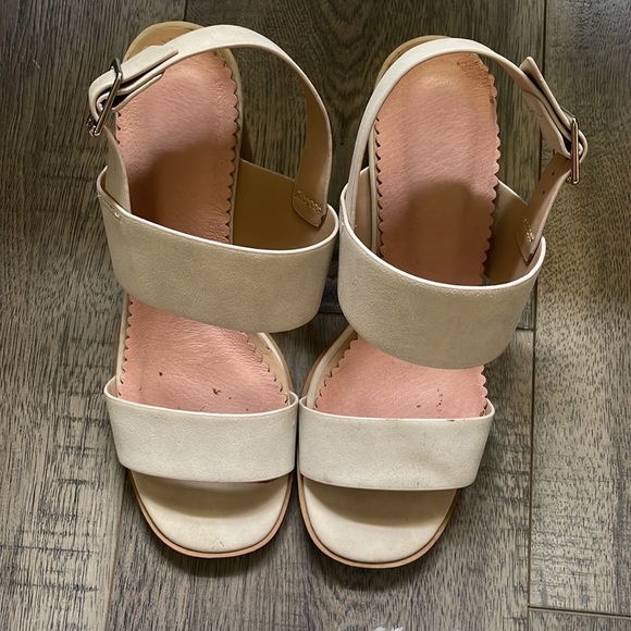 Strappy block heel sandals - Picture 4 of 9